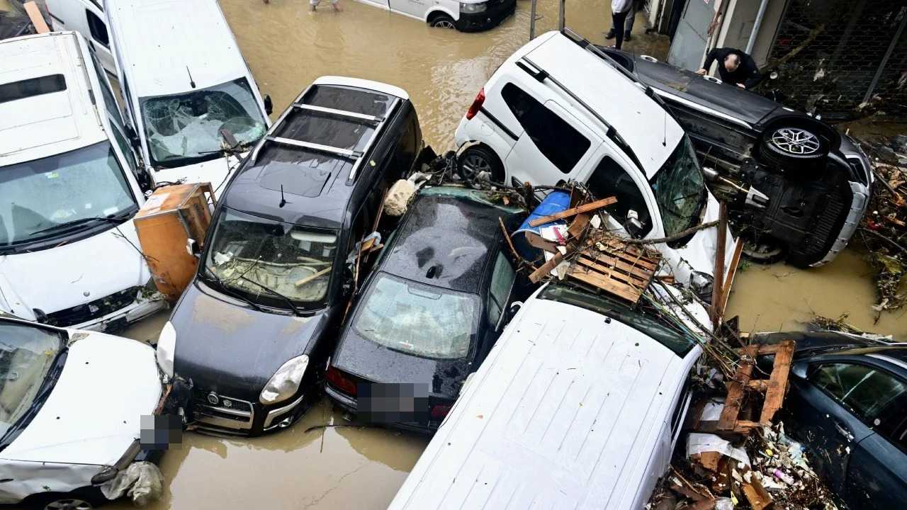 Istanbulda Sel Dehseti Can Kayiplari ve Kayiplar Var 2