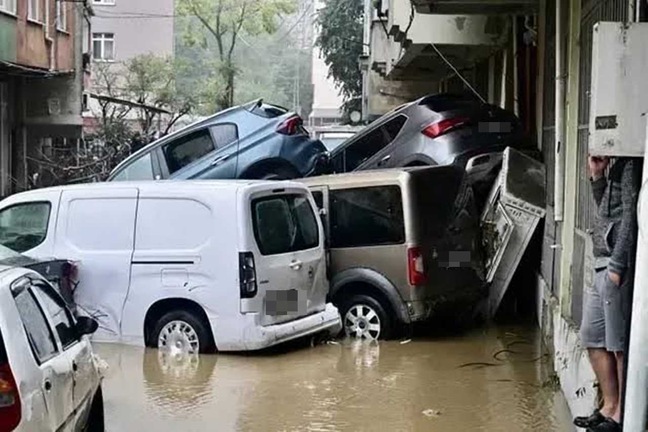 Istanbulda Sel Dehseti Can Kayiplari ve Kayiplar Var 3